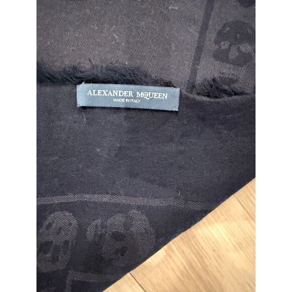 Alexander Mcqueen Navy and Black Skull Scarf - Picture 11 of 11